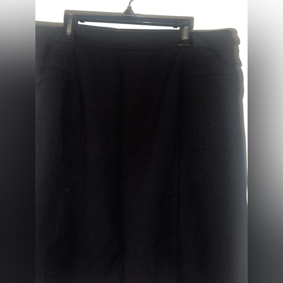 BCBGMAXAZRIA size 10 black skirt - Picture 6 of 9
